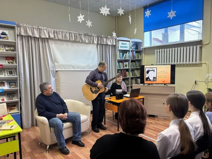 Афганистан к нам тянется сквозь годы.