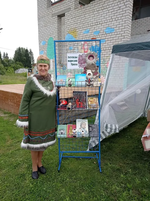 БИБЛИОТЕКА ПОЗДРАВЛЯЕТ