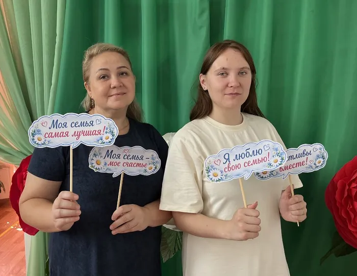 Семейный портрет в библиотеке