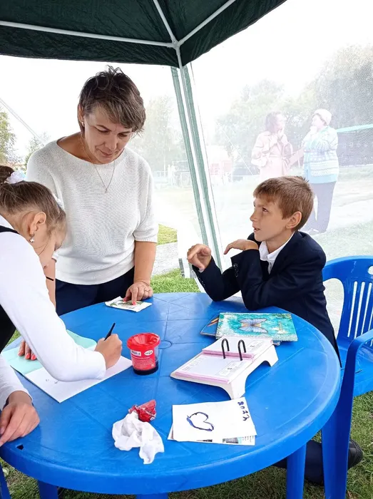 МИР ЗНАНИЙ ОТКРЫВАЕТ КНИГА