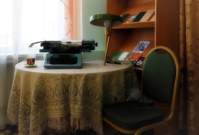 В БИБЛИОТЕКЕ…  НЕРВНЫЕ ЛЮДИ