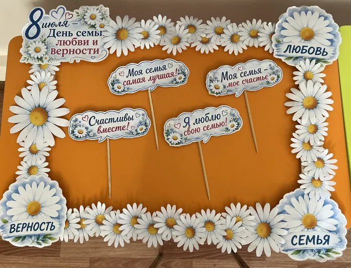 Семейный портрет в библиотеке