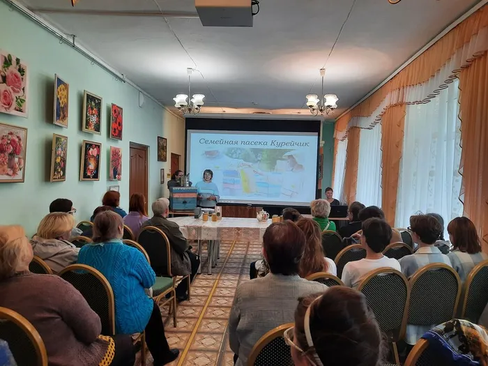 МЕДОВЫЙ СТОЛ В МЕДОВЫЙ СПАС