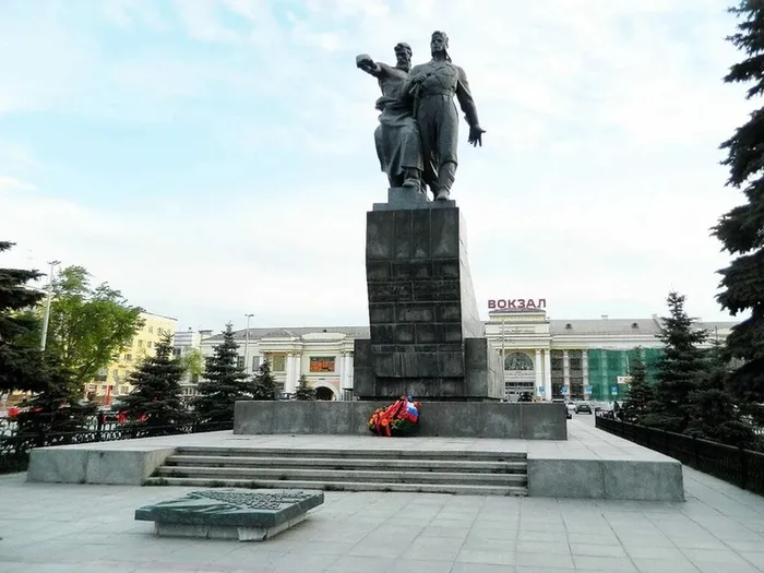 Памятник воинам Уральского добровольческого танкового корпуса (УДТК) в Екатеринбурге