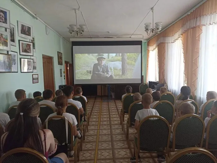 ПРО ЮНЫХ И ОТВАЖНЫХ