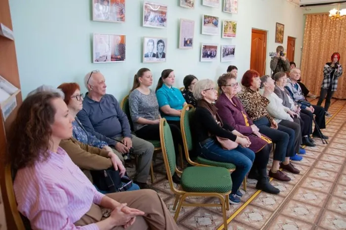 В БИБЛИОТЕКЕ…  НЕРВНЫЕ ЛЮДИ