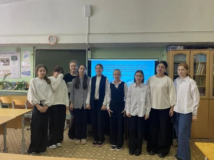 познавательный час «Воссоединение Крыма с Россией»