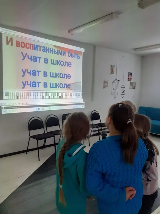 ДРУЖБА НАЧИНАЕТСЯ С УЛЫБКИ