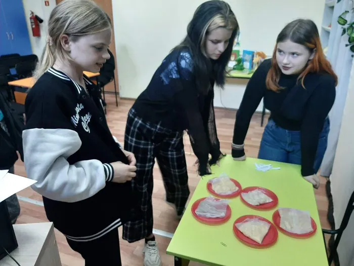 ВЕСЁЛЫЕ ТУРИСТЫ.