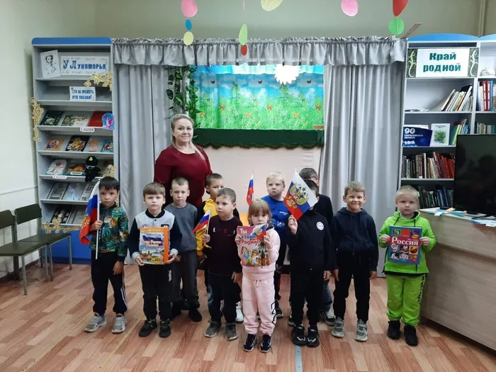 Театрализованная беседа-игра «Белый, синий, красный».