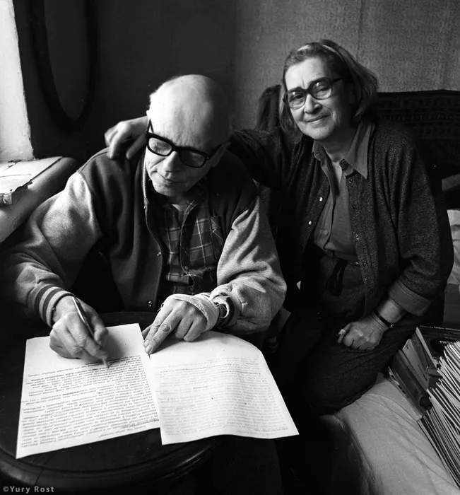 _Андрей_Сахаров_и_Елена_Боннер_в_
Горьком